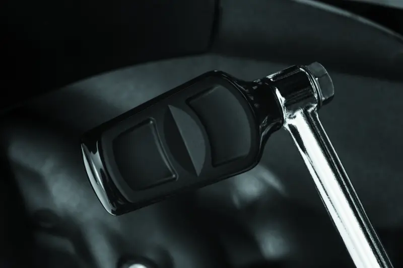 Kuryakyn Kinetic Shift Peg Gloss Black 2