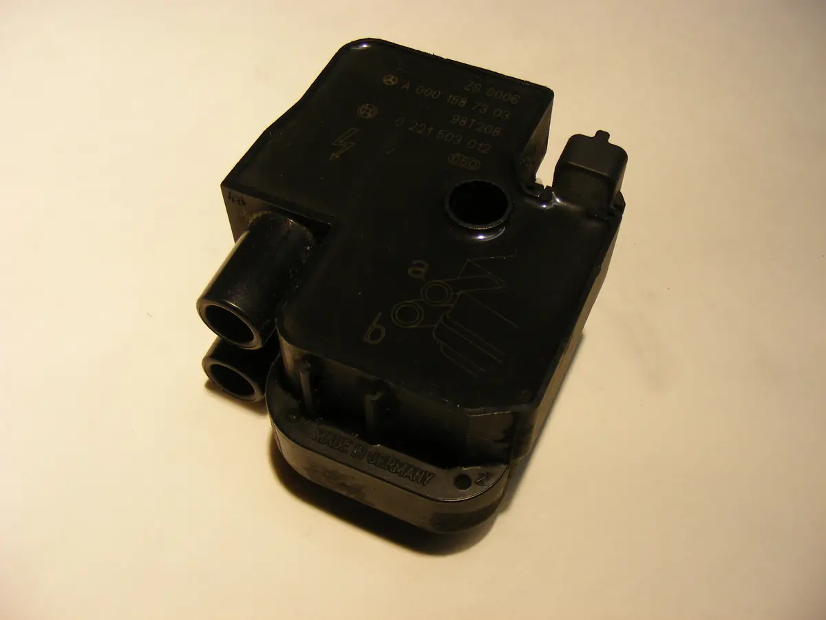Mercedes C280 E320 Ml320 Ignition Coil Bosch 0221503012 / A0001587303 2
