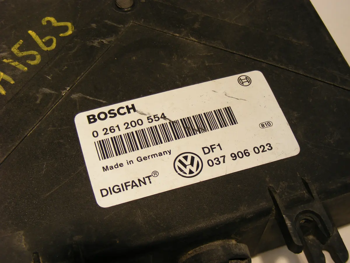 91-92 Vw Jetta Calif Emission Ecu Ecm Computer 037906023 0261200554 2