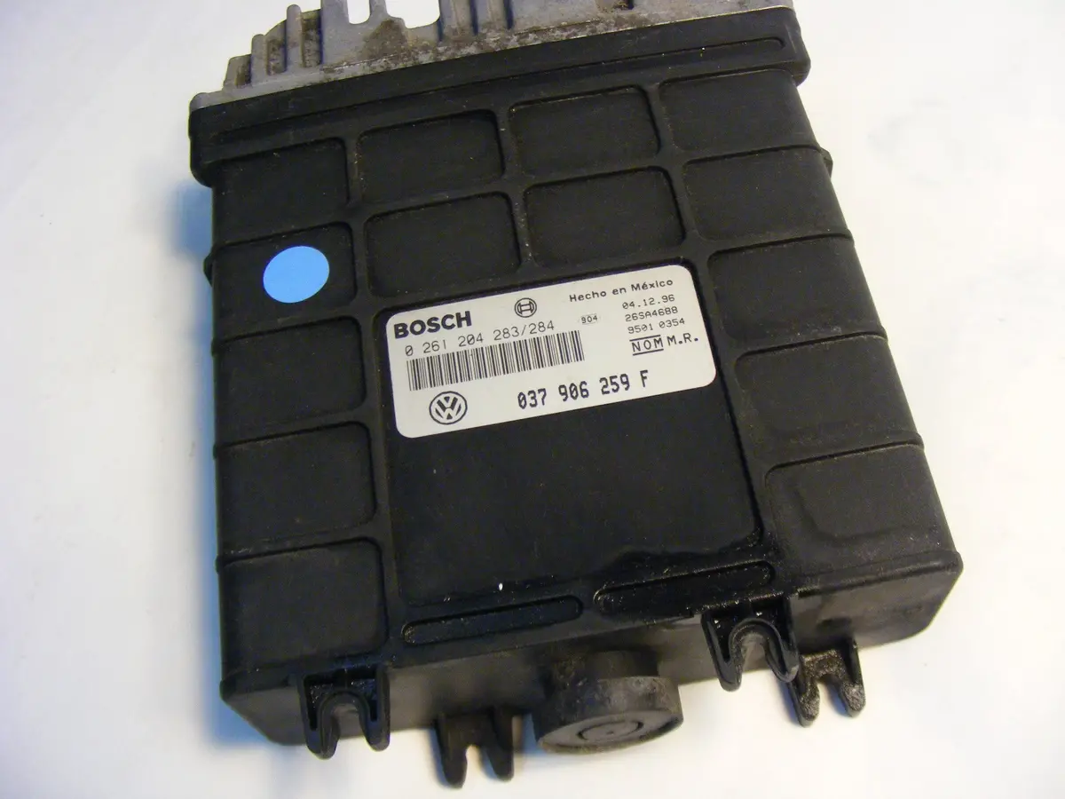Vw Volkswagen Cabrio Convertible 97 Ecu Ecm Engine Control Computer 1997 Bosch 037906259F / 0261204283/284 1