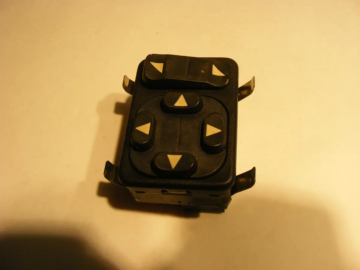 Peugeot 505 Series 2 / Citroen Cx / Cxa Power Mirror Switch For Sale! 1