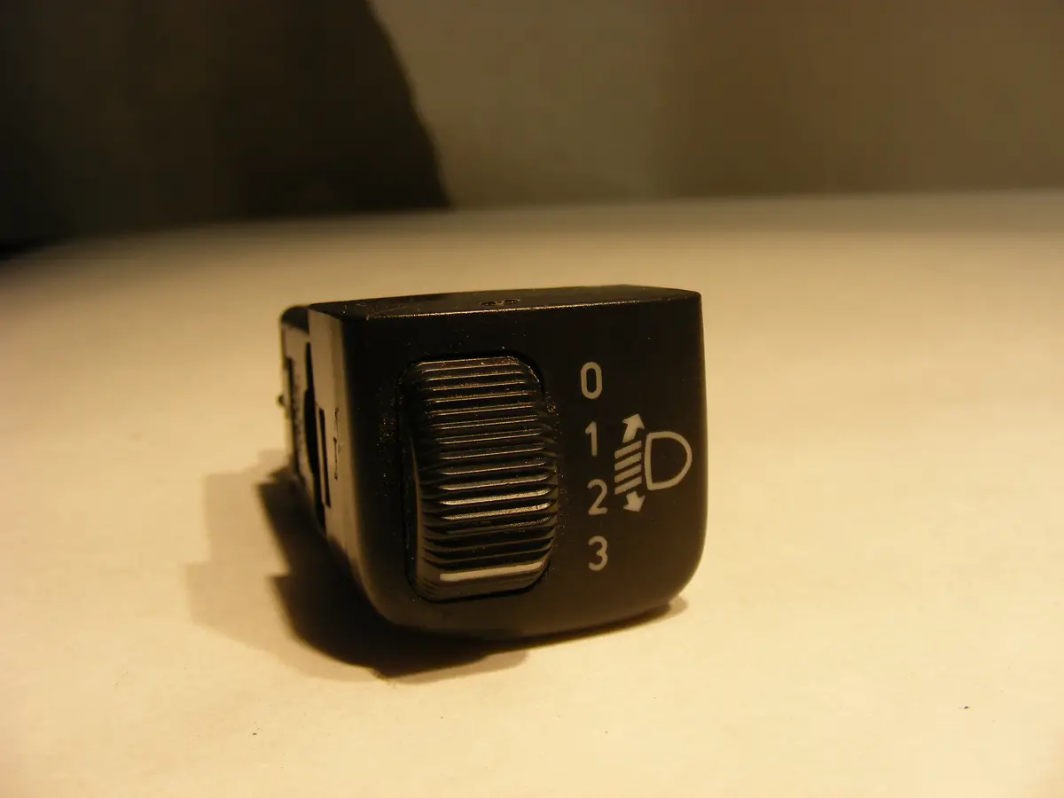 Saab 9-5 Headlight Leveling Level Switch Rheostat 5106109 / 51 06 109 1