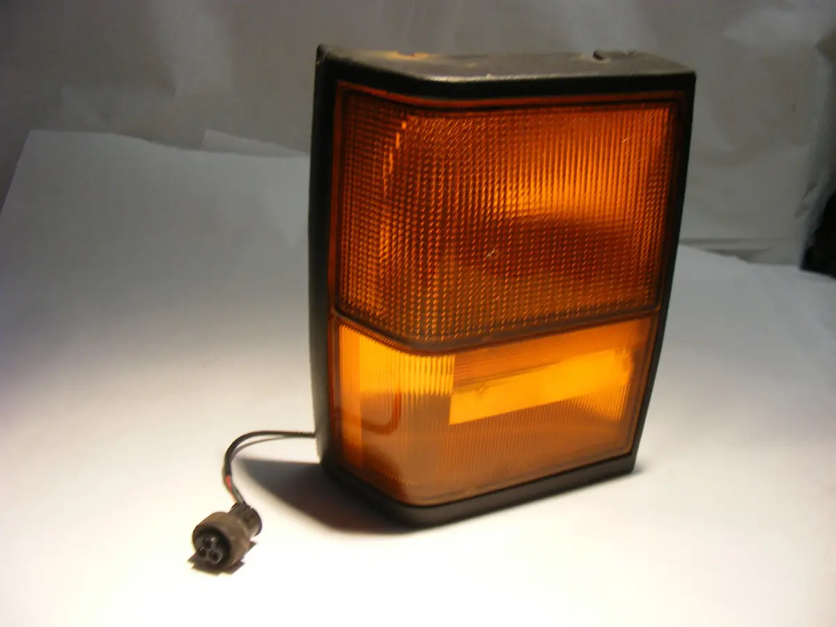 Land Rover Range Rover Classic Right Hand Passenger Side Turn Signal Light Lamp Genuine Magneti Marelli 18Prc 6164 Kit55538 1