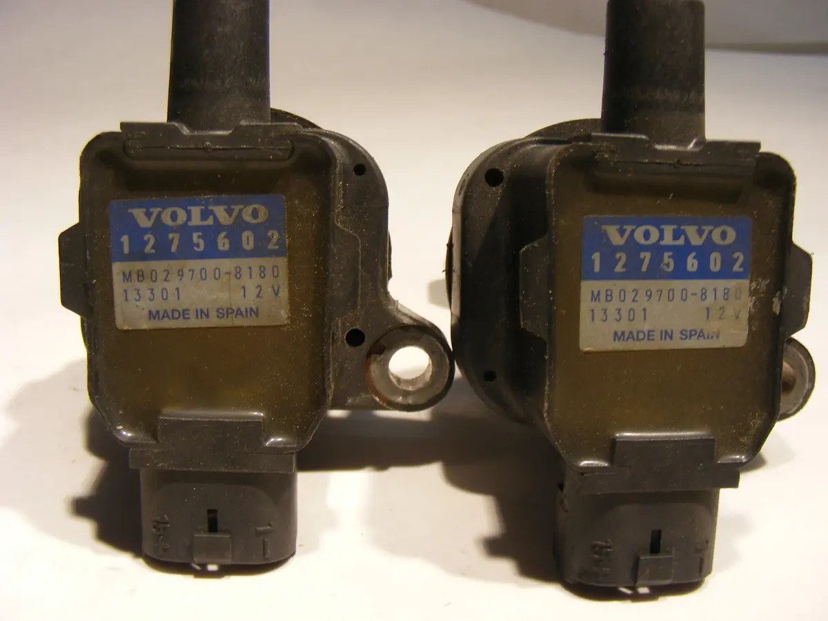 Volvo V40 S40 Ignition Coil Tower Module Set Of 2 Bosch 1275602 / Mb029700 8180 2