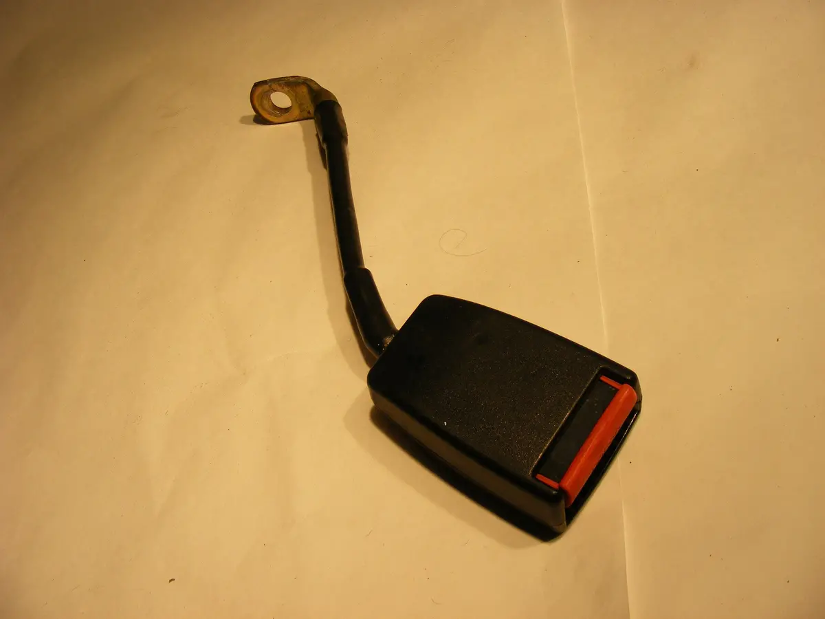 Saab 900 Classic, Driver Side Rear Seat Belt Seatbelt Buckle Receiver 9540352 900 90 91 92 93 94 Belt 1