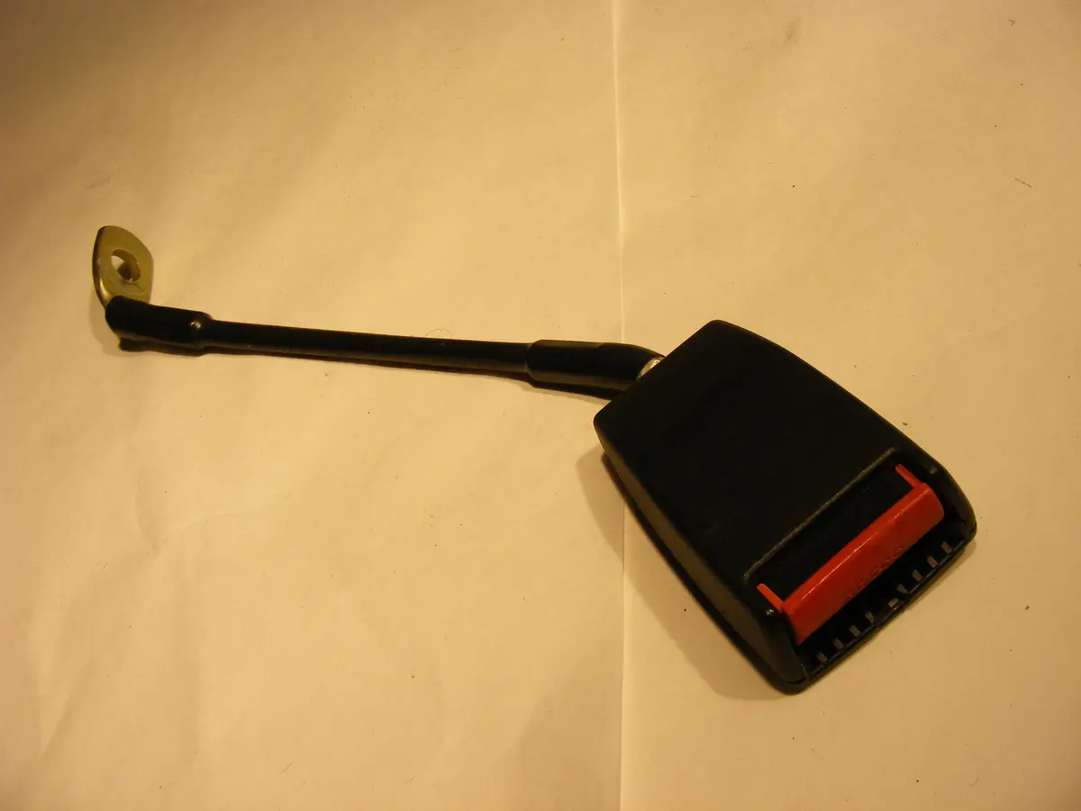 Saab 900 Classic, Center Rear Seat Belt Seatbelt Buckle Receiver 9540378 900 90 91 92 93 94 Belt 1