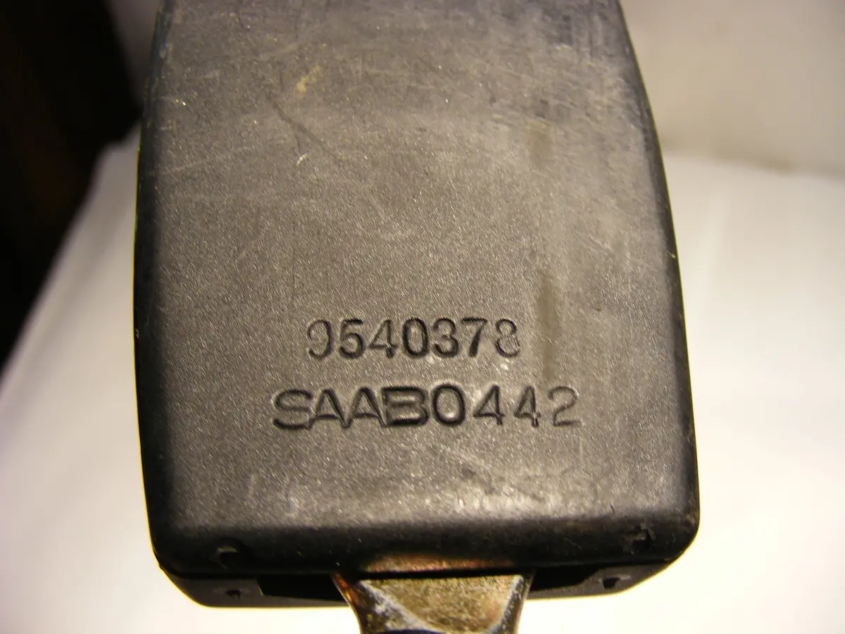 Saab 900 Classic, Center Rear Seat Belt Seatbelt Buckle Receiver 9540378 900 90 91 92 93 94 Belt 2