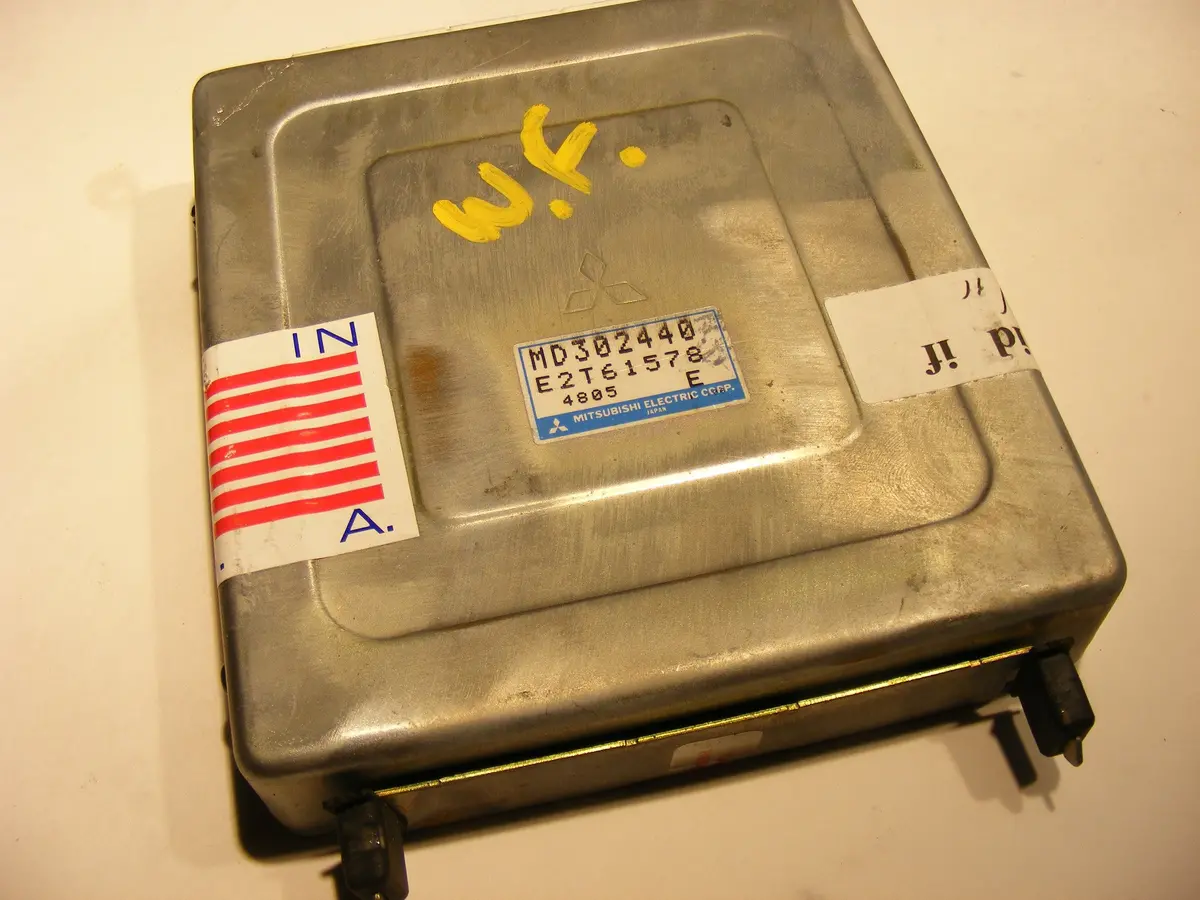 Remanufactured 94-95 Mitsubishi Expo Dodge / Plymouth Colt Vista / Eagle Summit 2.4 Ecu Ecm Engine Control Unit Computer Md302440 2.4 Awd 1