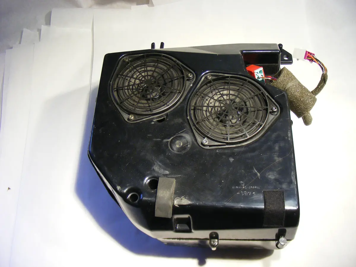95 96 97 98 Audi A6 Quattro Avant Wagon Rear Subwoofer - Bose 4A9035381 1
