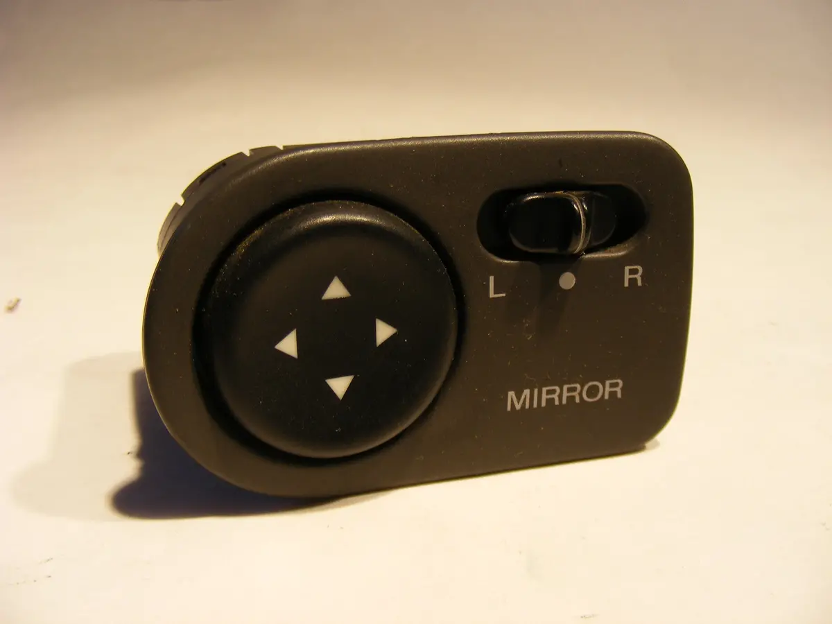 1992-1997 Subaru Svx Power Mirror Switch 1