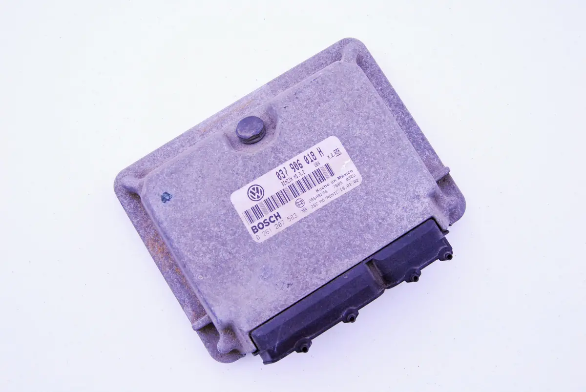 Vw Golf Cabrio Convertible 02 2002 Ecu Ecm Engine Bosch Control Computer 037906018H 0261207583 1