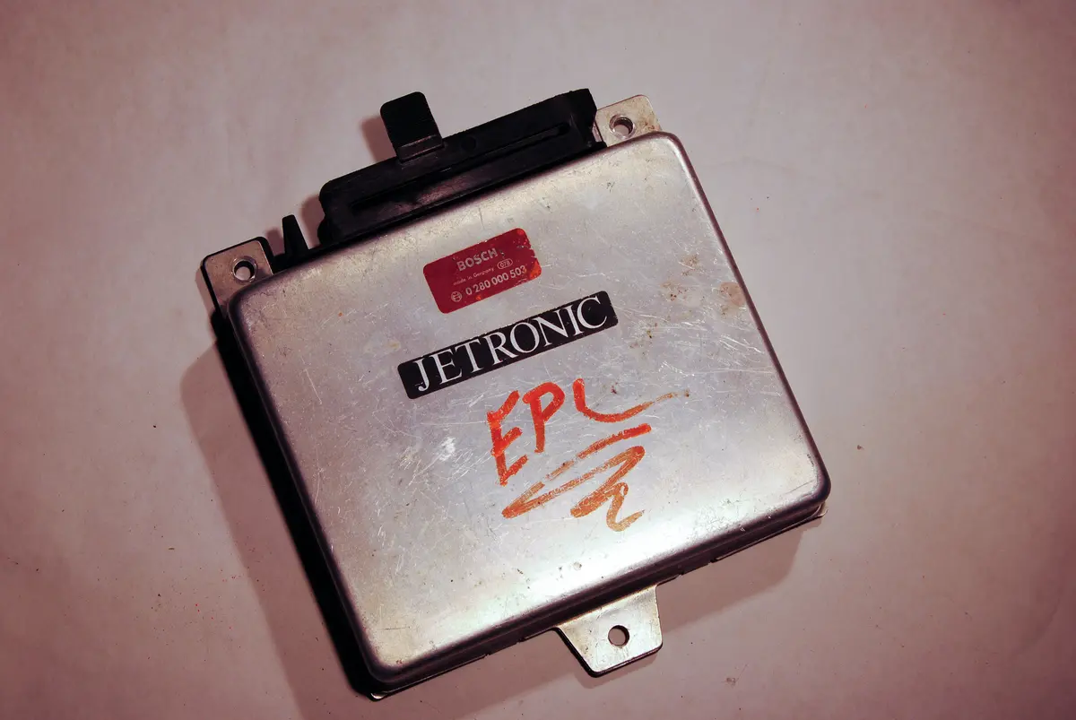 83-84 Volvo 240 Engine Ecu Ecm Jetronic Computer 0280000503 2