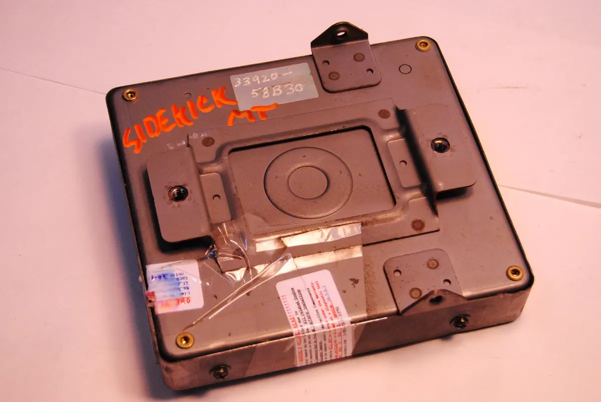 33920 58B30 Engine Control Unit Suzuki Sidekick Geo Tracker E2t41571 M/T 1.6L Dohc 16V 1