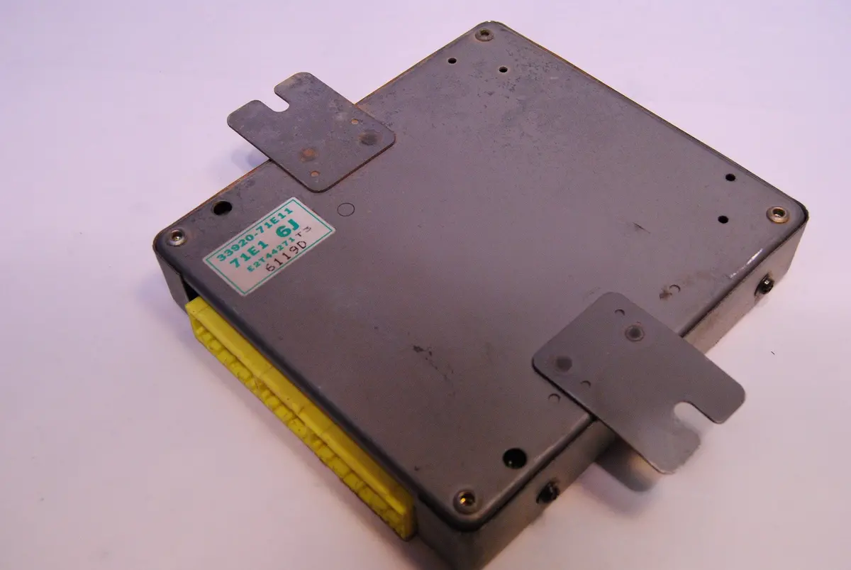 96 Geo Tracker Suzuki Sidekick Ecm Ecu Computer 33920 71E11 1.6 Mt 6J 1