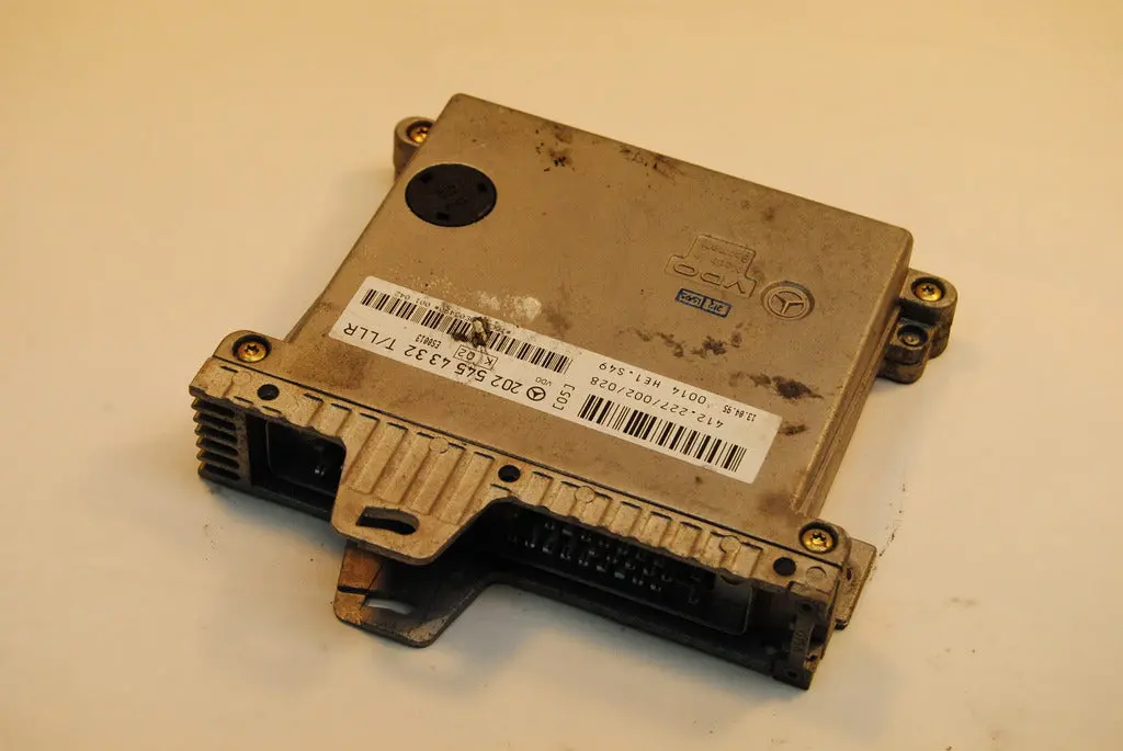 Mercedes C280 94-95 Electronic Throttle Control Ecu T/Llr 2025454332 / 412227002028 1