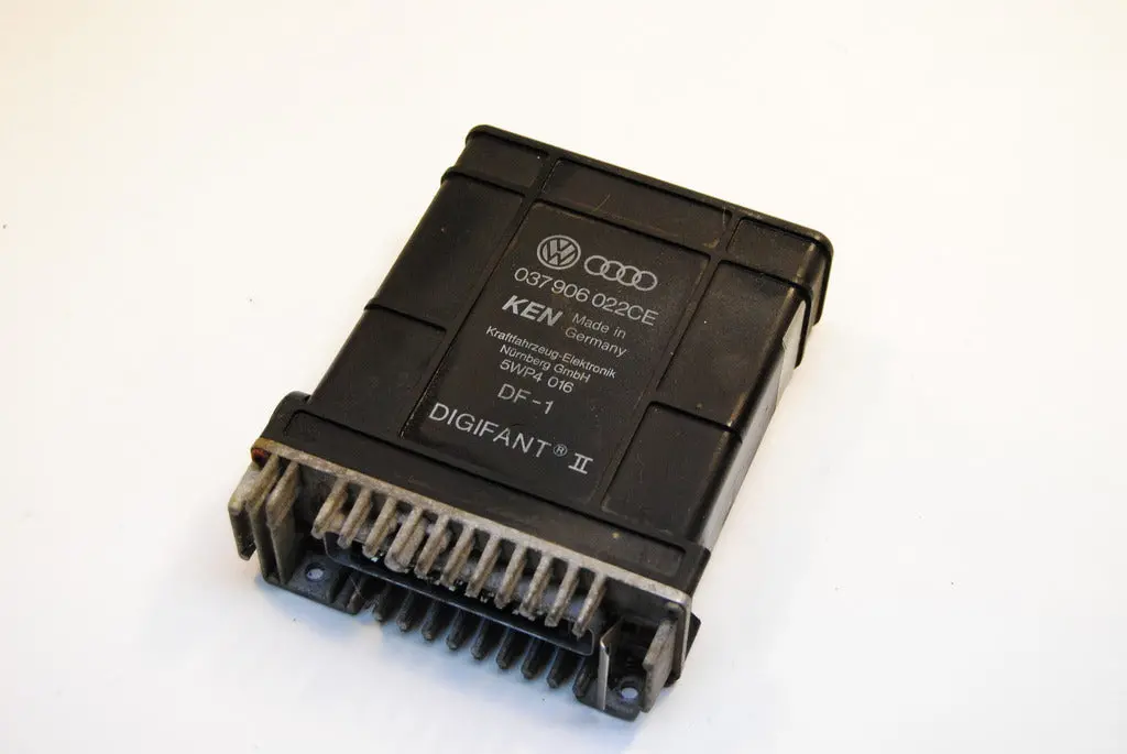 Vw Volkswagen Cabriolet Convertible Ecu Ecm Engine Computer 037906022Ce 88 89 90 91 92 Triumph-Adler / Ken 1
