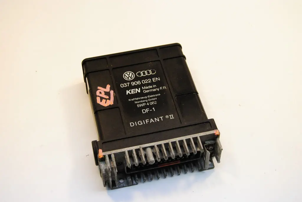 Vw Volkswagen Cabriolet Convertible Ecu Ecm Engine Computer 037906022En 88 89 90 91 92 Triumph-Adler / Ken 1