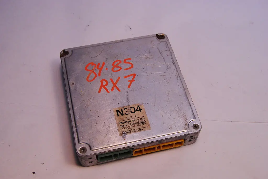 84-85 Mazda Rx7 Rotary Engine Computer Ecm Ecu N304 18 881A 1
