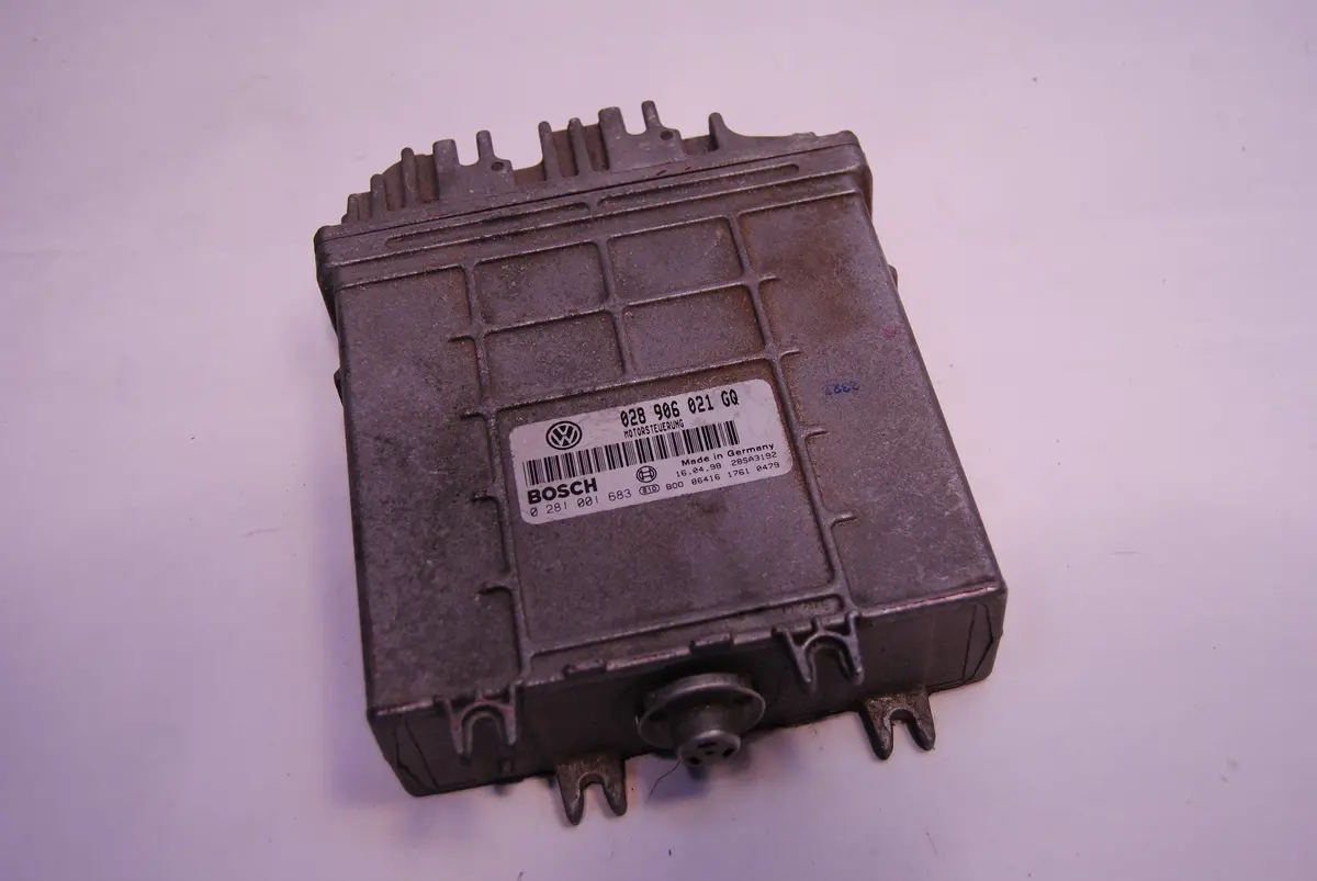 Vw Passat Turbo Diesel 96-97 Tdi Engine Ecm Ecu Bosch Computer 028906021Gq / 0281001683 1