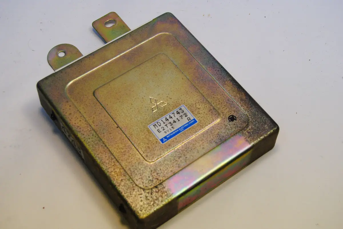 90 Mitsubishi Mighty Max / Dodge D-50 Pickup Truck 2.4 1990 Engine Ecu Ecm Computer Md144743 E2t34172 1