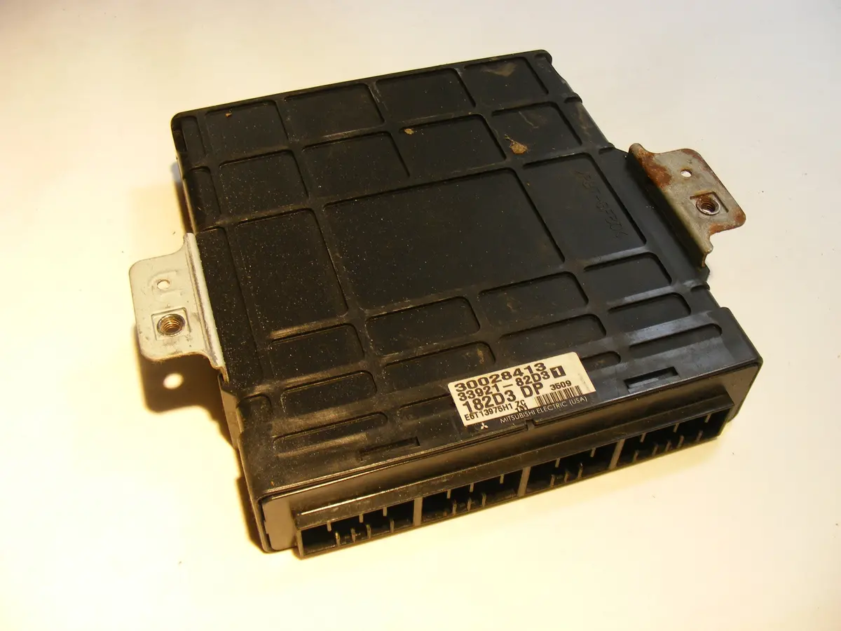 03-04 Suzuki Vitara Chevy Tracker Engine Ecu Ecm Computer  33921 82D31 / 82D3 1