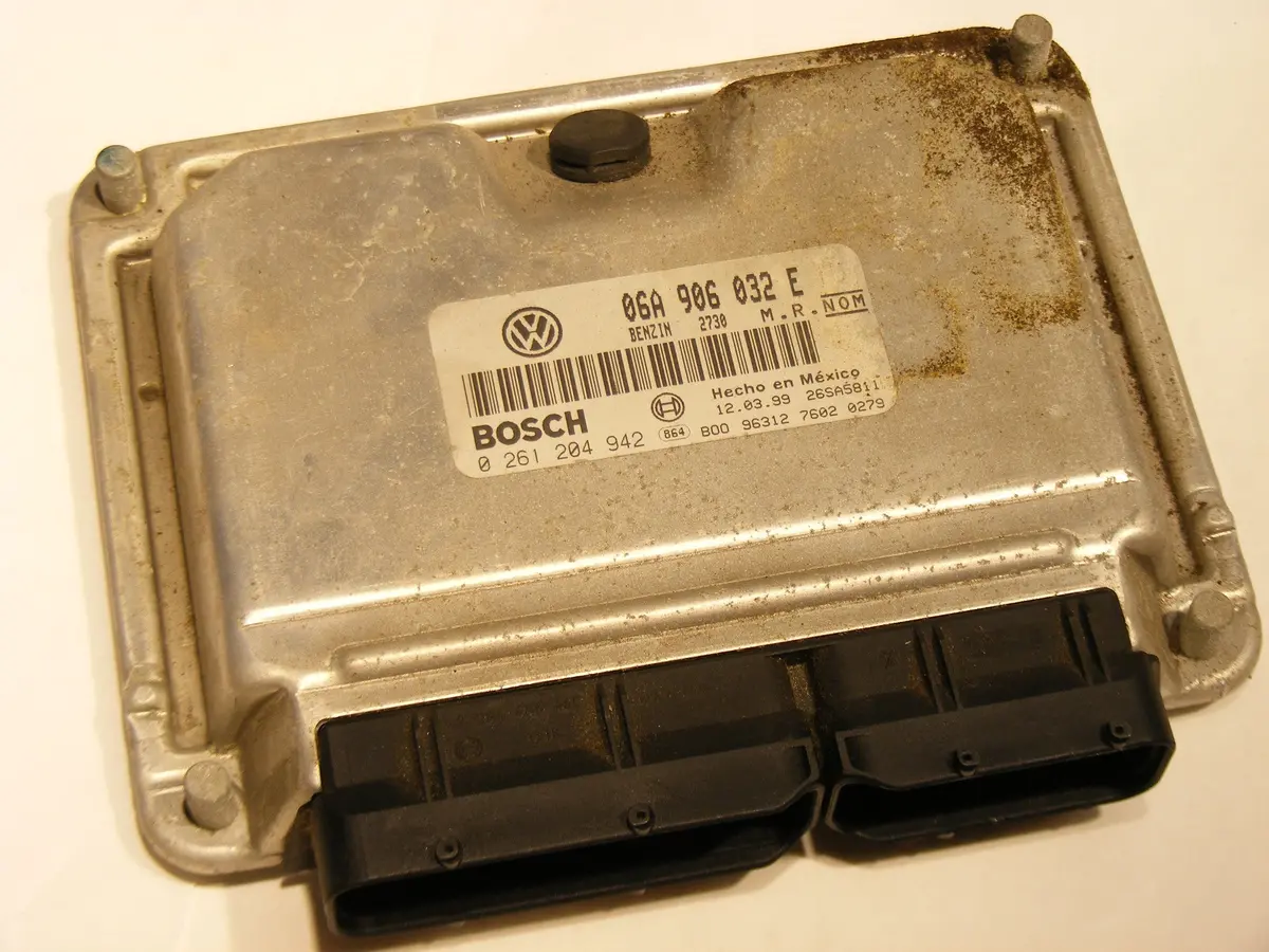Vw Volkswagen New Beetle 99 1999 1.8T Mt Turbo Ecu Ecm Bosch Engine Control Computer 06A906032e 0261204942 1