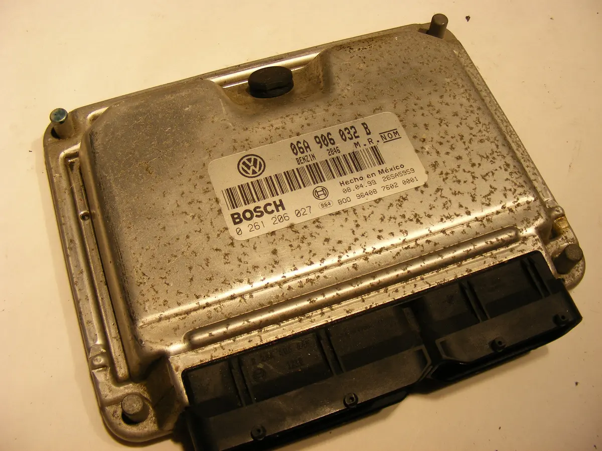 Vw Volkswagen New Beetle Bosch Control Unit 1.8T Usa/Eu Beetle (Aph) Ecu/Ecm 06A906032b 0261206027 1