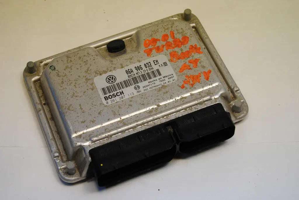 Vw Volkswagen New Beetle At Awv 2000 00 1.8T  Turbo Ecu Bosch Engine Control Computer 06A906032em 0261207113 1