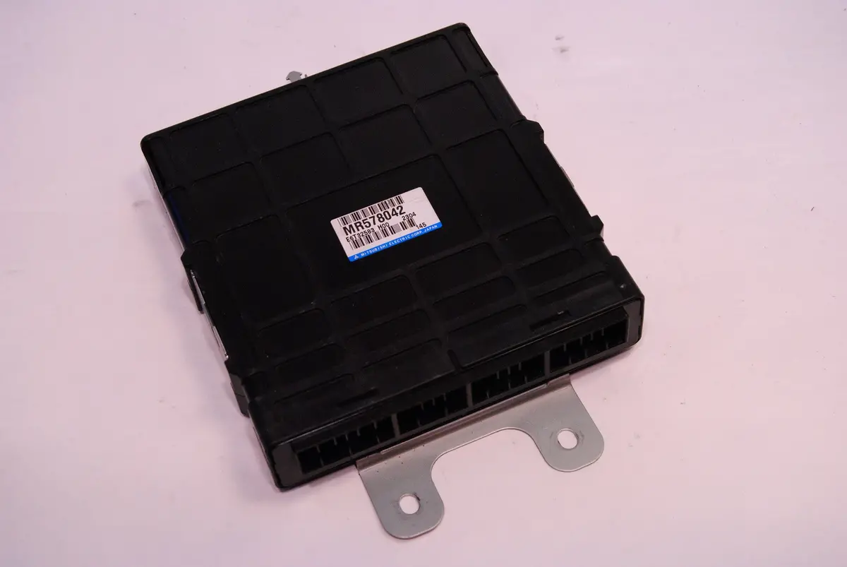 02 03 Mitsubishi Montero Sport 3.0 V6 Ecm Ecu Engine Computer Mr578042 1