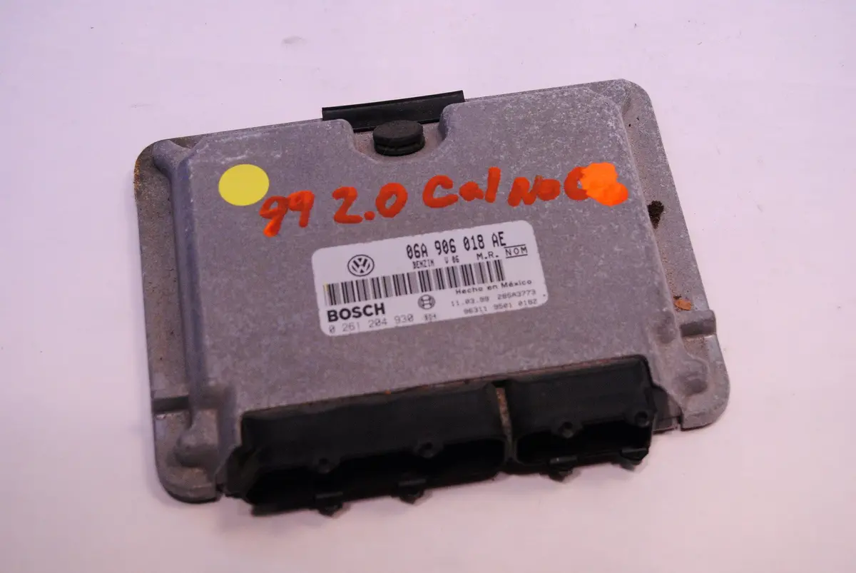 Vw Beetle 99 2.0 Ecu Ecm Bosch Engine Computer 06A906018ae / 0261204930 1